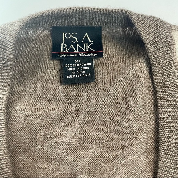 Jos. A. Bank XL Brown Merino Wool V Neck Pullover Checkered Sweater PRELOVED - Picture 2 of 8